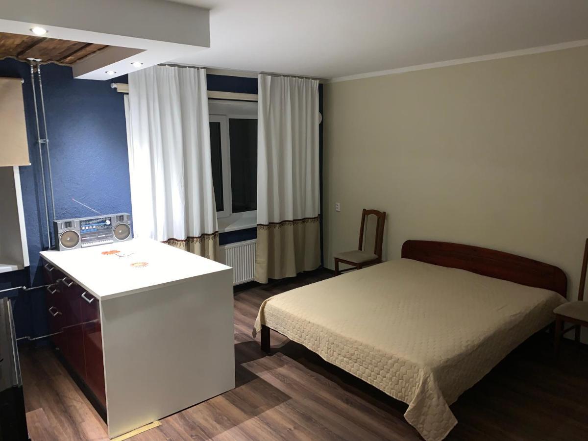 Riia 10, 2-bedroom - 2 Big Beds 1 Extra Bed-parking Free Тарту