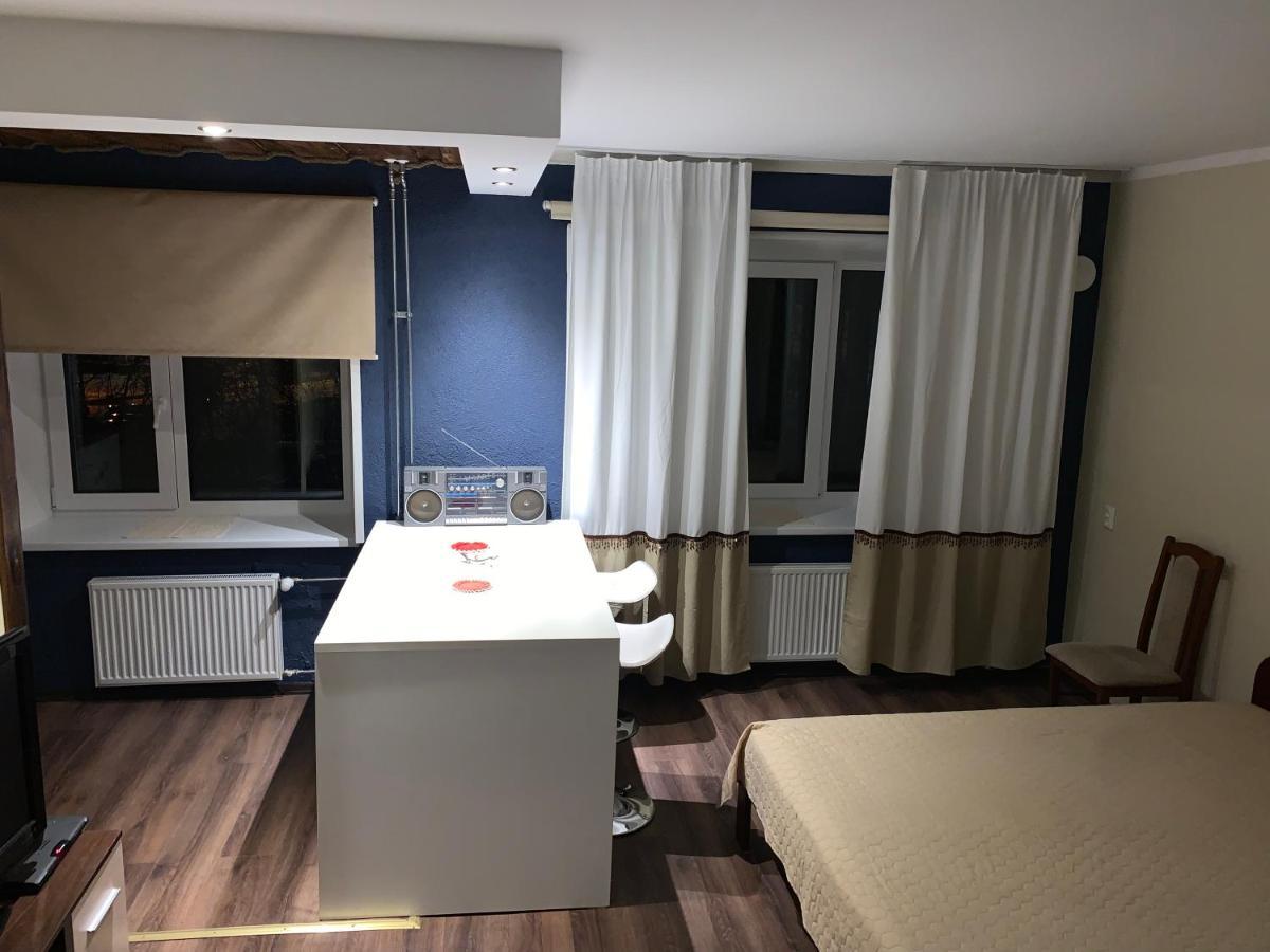 Riia 10, 2-bedroom - 2 Big Beds 1 Extra Bed-parking Free Апартаменты *