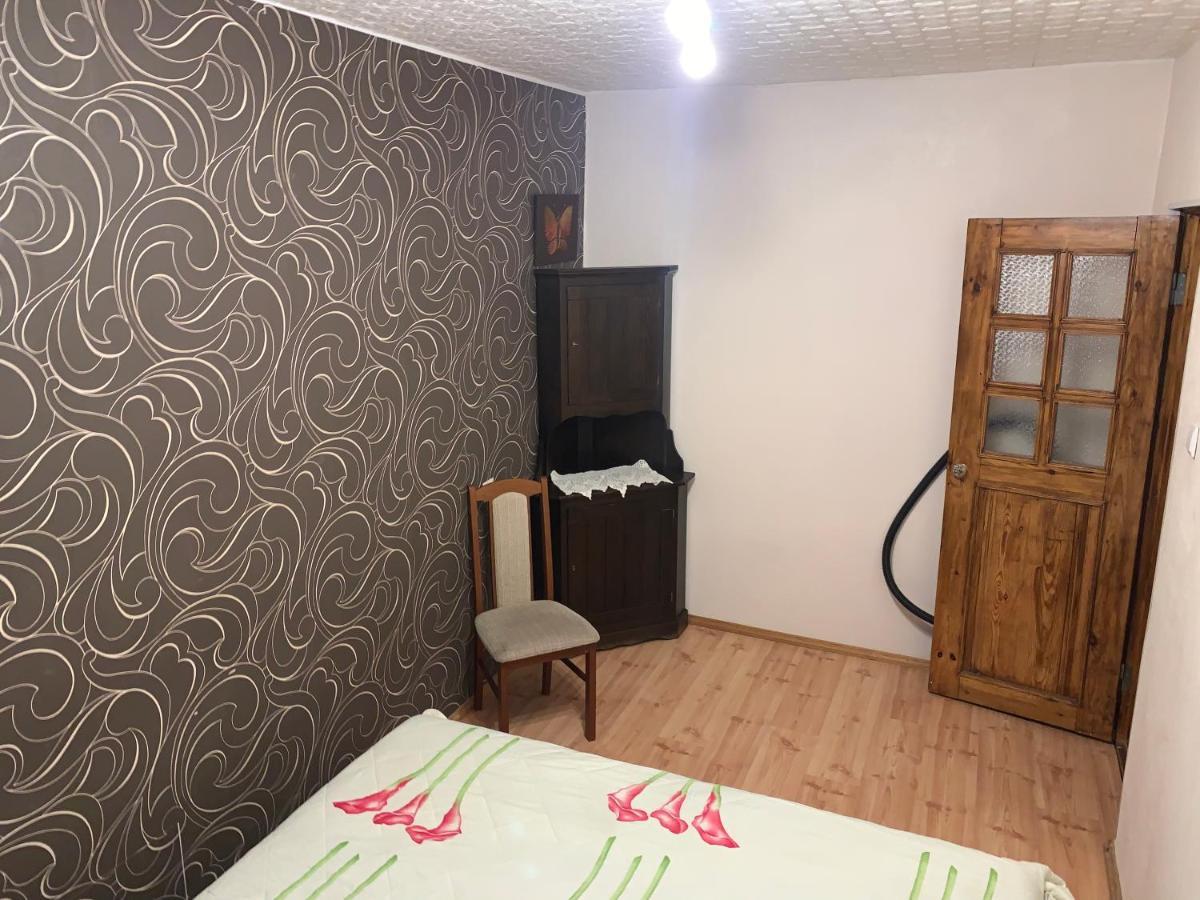 Riia 10, 2-bedroom - 2 Big Beds 1 Extra Bed-parking Free Тарту